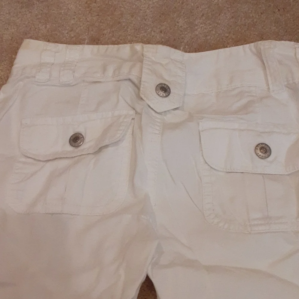 2/$12 or 5/$25 White Bermuda shorts, 10 SLIM - Picture 4 of 6